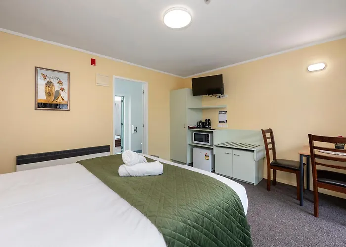 Fenton Court Motel 4*