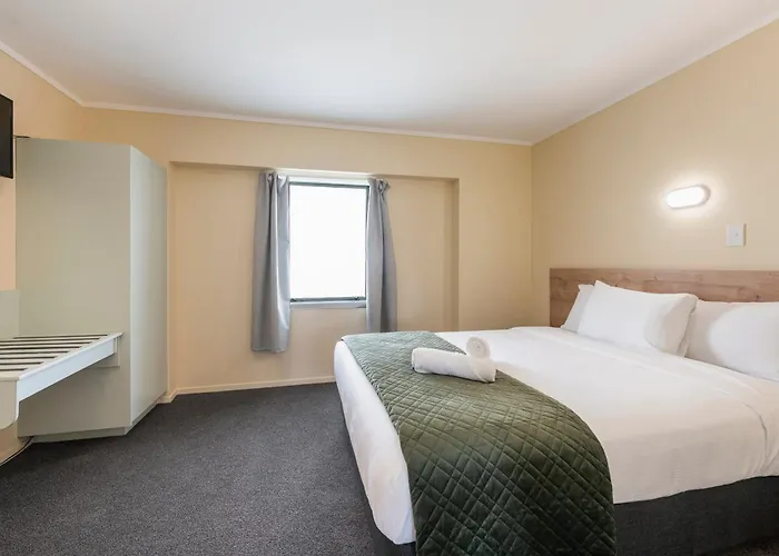 Fenton Court 4*