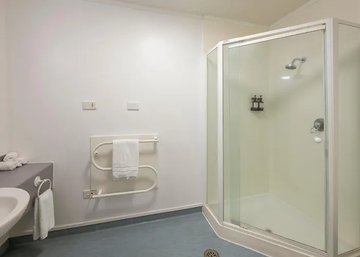 Fenton Court Motel 4*
