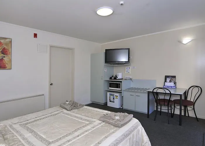 Fenton Court 4*