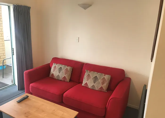 Fenton Court Motel 4*