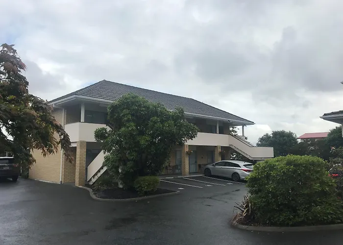 Fenton Court Motel 4*