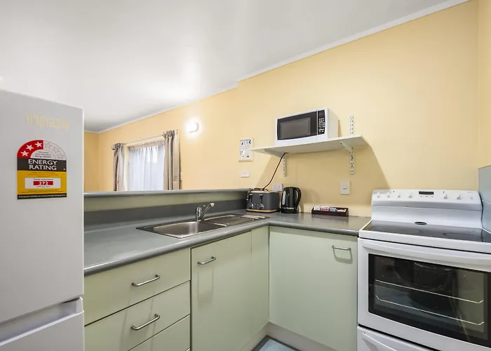 Fenton Court Motel 4*