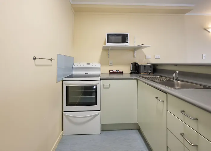 Fenton Court Motel 4*