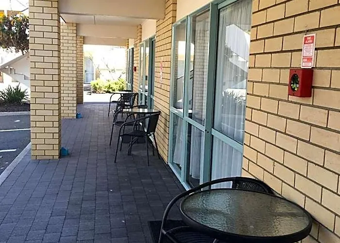 Fenton Court Motel 4*
