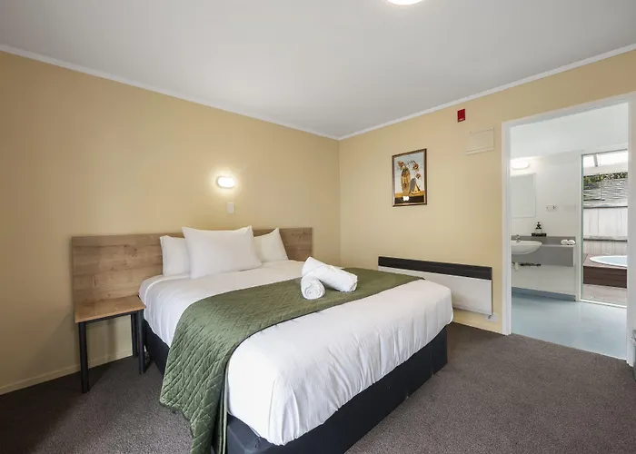 Fenton Court 4*
